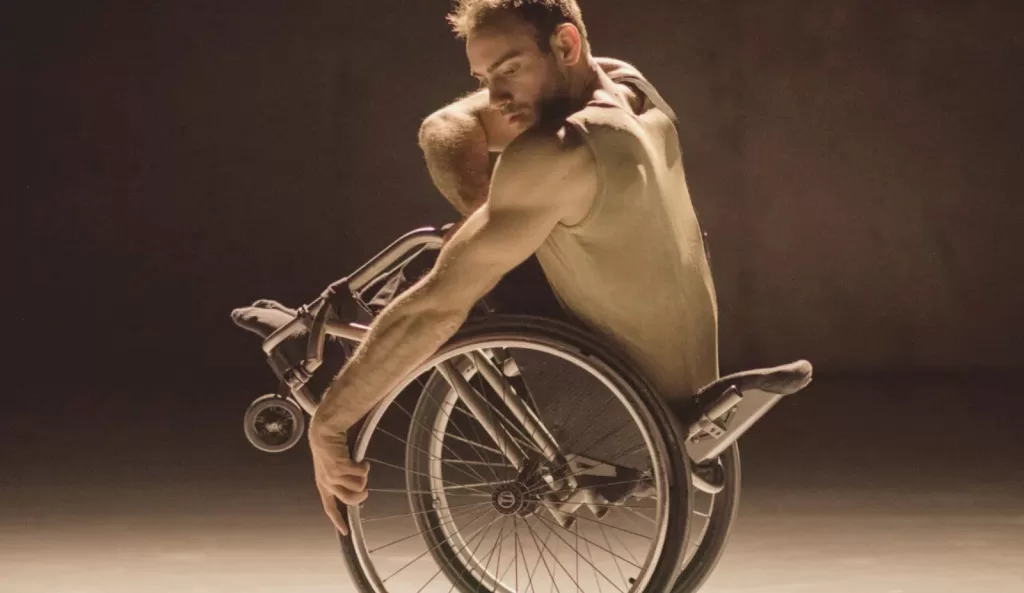 candoco-dance-company-revolución-poética-y-política-del-movimiento.alt